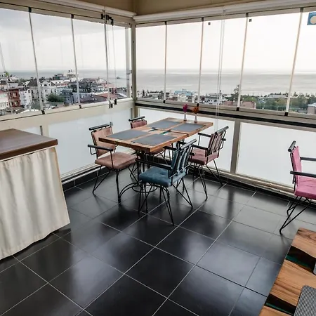 Camelot Apartman *