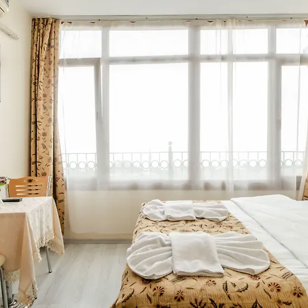 Camelot Apartman *