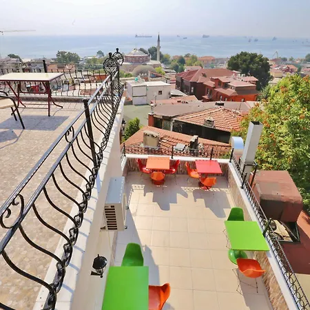 Camelot Apartman *